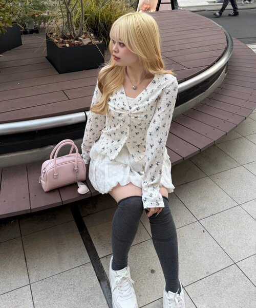 continuer de NICE CLAUP（コンティニューデナイスクラップ）の「花柄JQD×キャミSET（Tシャツ/カットソー・レディース・サックスブルー/ブラック/アイボリー/その他11・FREE）」の6枚目の写真