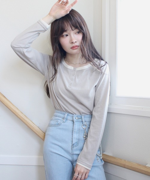 Reurie'(レウリィ)の「レイヤードヘンリーネックT / 重ね着 配色デザイン シンプル 韓国 カジュアル ピンク ブルー グレー パステルカラー(Tシャツ/カットソー・レディース・ライトブルー/ライトグレー/ピンク・FREE)」の1枚目の写真