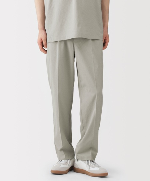 無印良品(ムジルシリョウヒン)の「紳士 風を通すタックテーパードパンツ(その他パンツ・メンズ・グレー/ブラック/ダークネイビー・S/M/L/XL)」の1枚目の写真