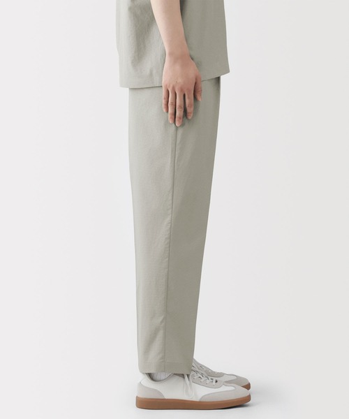 無印良品(ムジルシリョウヒン)の「紳士 風を通すタックテーパードパンツ(その他パンツ・メンズ・グレー/ブラック/ダークネイビー・S/M/L/XL)」の15枚目の写真