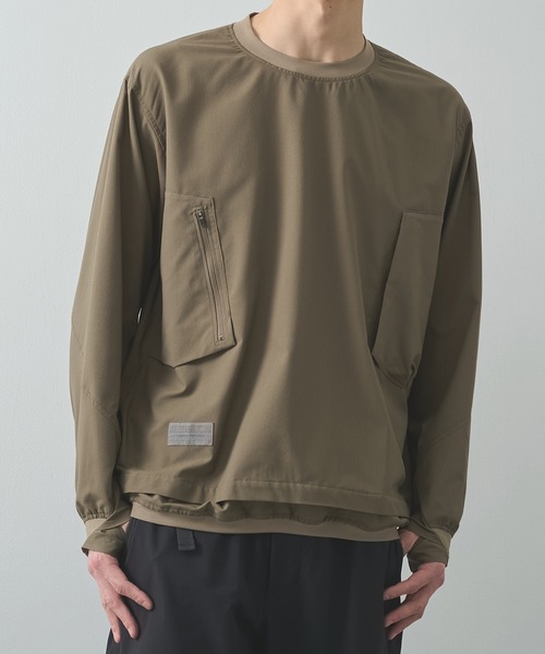 POLIQUANT(ポリクアント)の「【POLIQUANT/ポリクアント】THE DEFORMED L/S PULLOVER WITH UTILITY POCKETS(その他トップス・メンズ・カーキ/ブラック・2/1)」の1枚目の写真