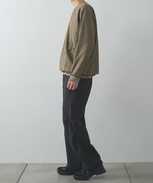 POLIQUANT(ポリクアント)の「【POLIQUANT/ポリクアント】THE DEFORMED L/S PULLOVER WITH UTILITY POCKETS(その他トップス・メンズ・カーキ/ブラック・2/1)」の13枚目の写真