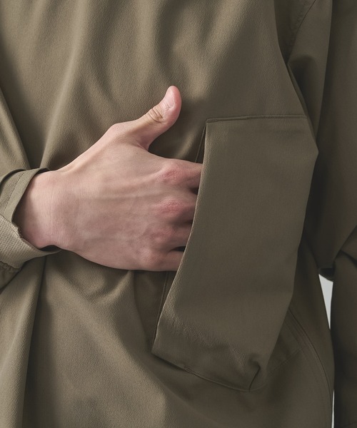 POLIQUANT(ポリクアント)の「【POLIQUANT/ポリクアント】THE DEFORMED L/S PULLOVER WITH UTILITY POCKETS(その他トップス・メンズ・カーキ/ブラック・2/1)」の17枚目の写真