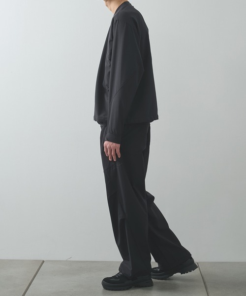 POLIQUANT(ポリクアント)の「【POLIQUANT/ポリクアント】THE DEFORMED L/S PULLOVER WITH UTILITY POCKETS(その他トップス・メンズ・カーキ/ブラック・2/1)」の4枚目の写真
