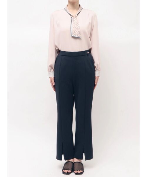 TONAL(トーナル)の「360°ストレッチスリムフレアパンツ(その他パンツ・レディース・ネイビー/ブラック/オフホワイト・MEDIUM/SMALL/LARGE)」の9枚目の写真