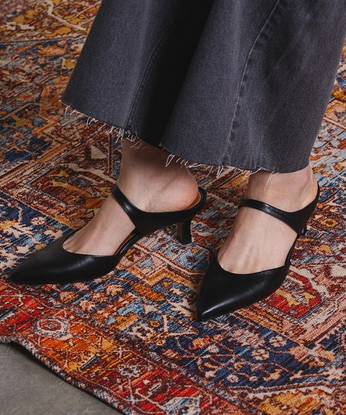 ROSE BUD(ローズバッド)の「POINTED BELT MULE(その他シューズ・レディース・シルバー/ブラック・36/37/38)」の1枚目の写真