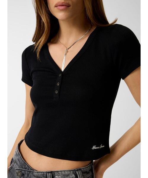 GUESS JEANS(ゲスジーンズ)の「GUESS JEANS Pointelle Short Sleeves Henley Top 半袖 トップス(Tシャツ/カットソー・レディース・ブラック・SMALL/MEDIUM/X-SMALL)」の3枚目の写真