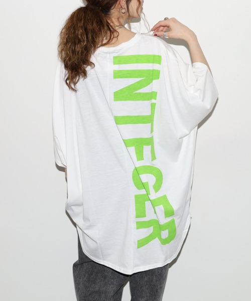 FUNALIVE（ファンアライブ）の「前後ロゴ裾ラウンドVネックドルマンT 半端袖（Tシャツ/カットソー・レディース・パープル/ホワイト/ブラック・L）」の3枚目の写真
