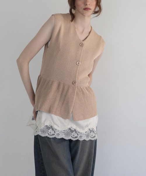 Mili affinity(ミリアフィニティー)の「ペプラムVネックベスト(Tシャツ/カットソー・レディース・グレー/ブラック/アイボリー/レッド/ベージュ・FREE)」の5枚目の写真