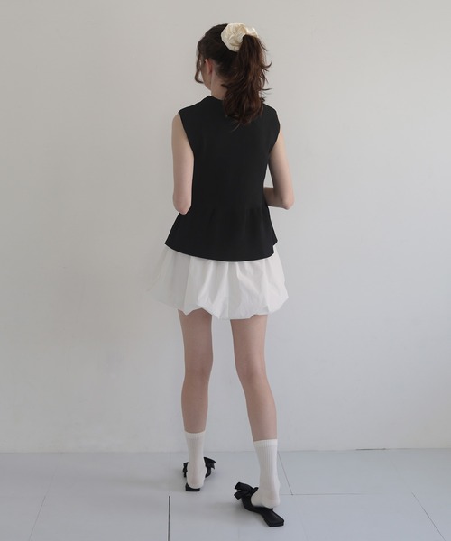 Mili affinity(ミリアフィニティー)の「ペプラムVネックベスト(Tシャツ/カットソー・レディース・グレー/ブラック/アイボリー/レッド/ベージュ・FREE)」の12枚目の写真