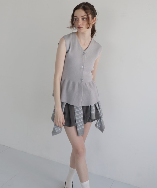 Mili affinity(ミリアフィニティー)の「ペプラムVネックベスト(Tシャツ/カットソー・レディース・グレー/ブラック/アイボリー/レッド/ベージュ・FREE)」の19枚目の写真