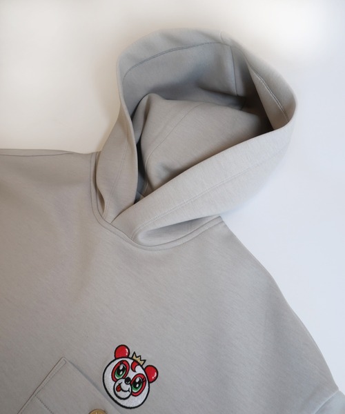 CULLNI（クルニ）の「AOYAMA TETSUJI Collaboration Embroidered Hoodie（パーカー・メンズ・グレイッシュベージュ/ブラック・1/2/0）」の6枚目の写真