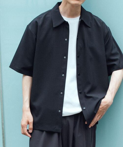 ITEMS URBANRESEARCH(アイテムズ アーバンリサーチ)の「2wayストレッチスナップ半袖シャツ(シャツ/ブラウス・メンズ・ベージュ/ネイビー/グレー/ブラック・MEDIUM/LARGE)」の1枚目の写真