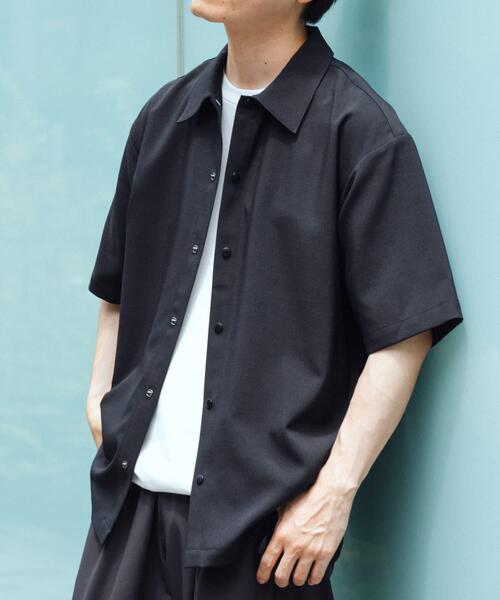 ITEMS URBANRESEARCH(アイテムズ アーバンリサーチ)の「2wayストレッチスナップ半袖シャツ(シャツ/ブラウス・メンズ・ベージュ/ネイビー/グレー/ブラック・MEDIUM/LARGE)」の19枚目の写真