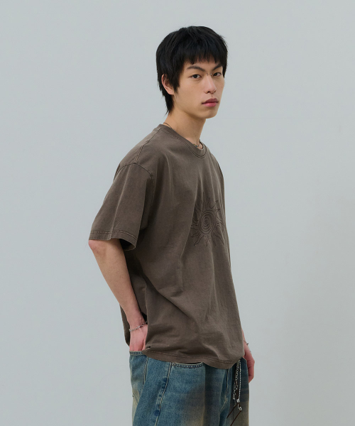 DESIRED(デシレッド)の「フロントグラフィックピグメント半袖Tシャツ-FBSK5810D08(Tシャツ/カットソー・メンズ・ブラウン・MEDIUM/LARGE/X-LARGE)」の8枚目の写真