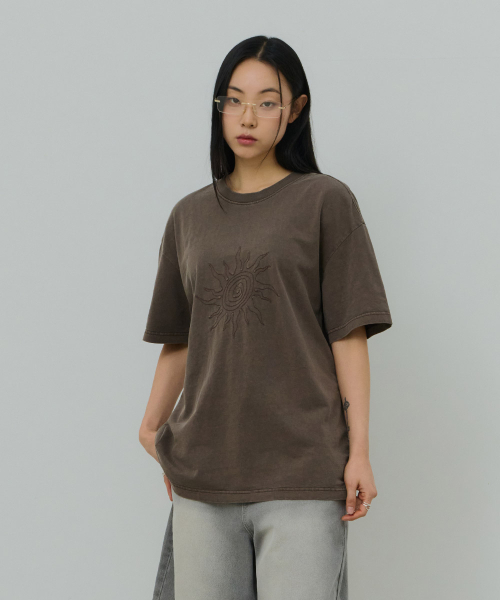 DESIRED(デシレッド)の「フロントグラフィックピグメント半袖Tシャツ-FBSK5810D08(Tシャツ/カットソー・メンズ・ブラウン・MEDIUM/LARGE/X-LARGE)」の6枚目の写真