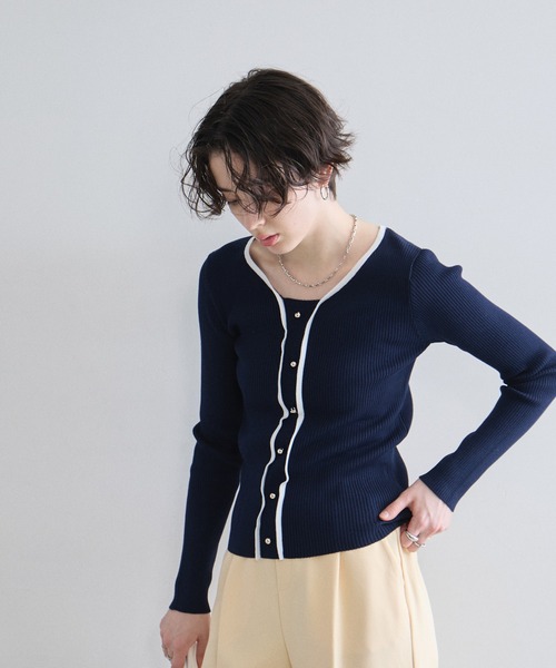 &. NOSTALGIA(アンドドットノスタルジア)の「カーデ風配色シルバーボタンスプリングニット(Tシャツ/カットソー・レディース・ネイビー/グリーン/オフホワイト・M)」の8枚目の写真