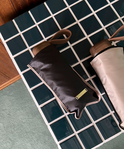 Me%（ミィパーセント）の「【晴雨兼用】パイピングminiカサ 622552（折りたたみ傘・レディース・ゴールド/ピンク/ブラック・FREE）」の2枚目の写真