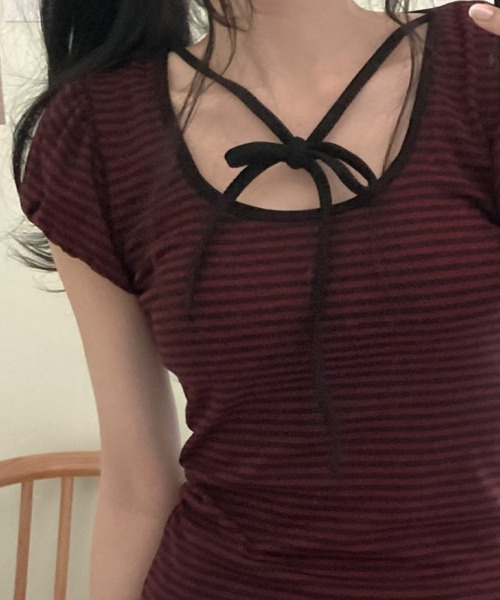 VIVID LADY（ビビッドレディー）の「ネックリボン ボーダー パフスリーブ トップス（Tシャツ/カットソー・レディース・ワイン/ブラウン/グレー・FREE）」の4枚目の写真