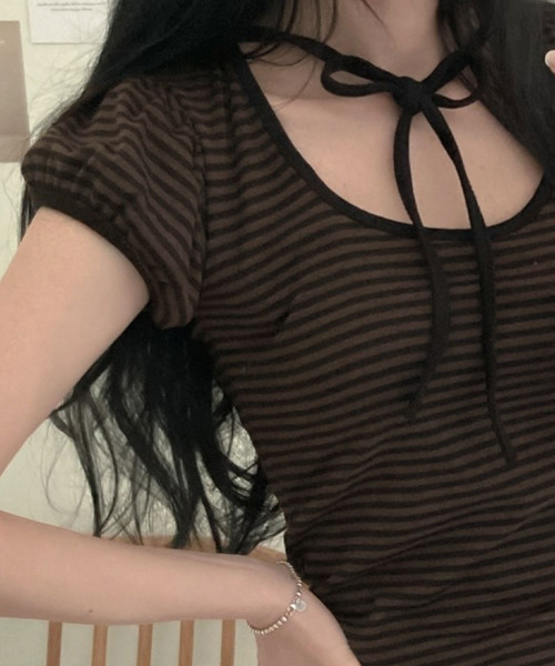 VIVID LADY（ビビッドレディー）の「ネックリボン ボーダー パフスリーブ トップス（Tシャツ/カットソー・レディース・ワイン/ブラウン/グレー・FREE）」の6枚目の写真