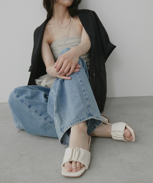 Aunt Marie's(アントマリーズ)の「ギャザーミュールサンダル(サンダル・レディース・ブラック/ホワイト/イエロー・MEDIUM/LARGE/SMALL)」の10枚目の写真