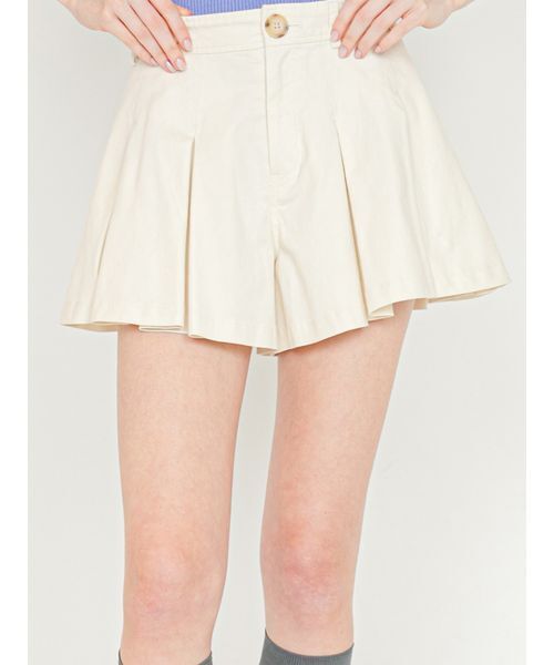SORIN(ソリン )の「Pleated Short Pants/プリーツ ショートパンツ(その他パンツ・レディース・ベージュ/オフホワイト/ブラック・36/38)」の4枚目の写真