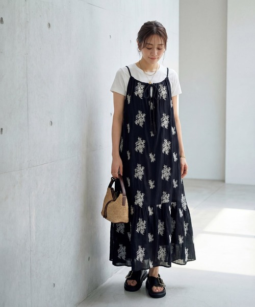 STYLE DELI(スタイルデリ)の「【DELI by】フラワー刺繍キャミワンピース(ワンピース・レディース・ブラック・FREE)」の8枚目の写真