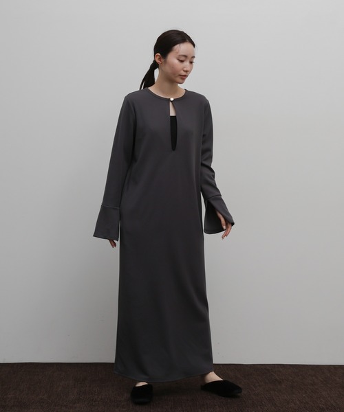 select MOCA Et（セレクトモカエト）の「【Et】Botton Design Cut georgette I-line Onepiece（ドレス・レディース・チャコール/ブラック・FREE）」の4枚目の写真