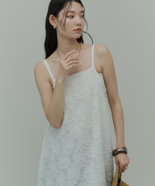 Plumel(プルメル)の「Cut Jacquard Cami Flare Dress / カットジャガードキャミフレアドレス(ワンピース・レディース・キャメル/アイボリー/ブラック・MEDIUM/LARGE)」の13枚目の写真