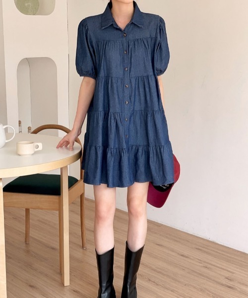 AMAJI(アマジ)の「フロントボタン ティアード デニムワンピース(ワンピース・レディース・ブルー・FREE)」の1枚目の写真
