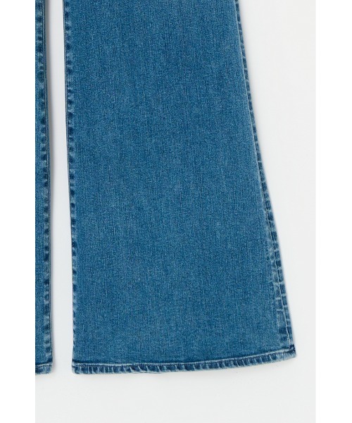 MOUSSY（マウジー）の「【美脚見えデニム】【SNSで話題！】ADVANCED LONG LEG FLARE（デニムパンツ・レディース・ブルー/ワンウォッシュ/ダークブルー・23inch/24inch/25inch/26inch/27inch）」の8枚目の写真