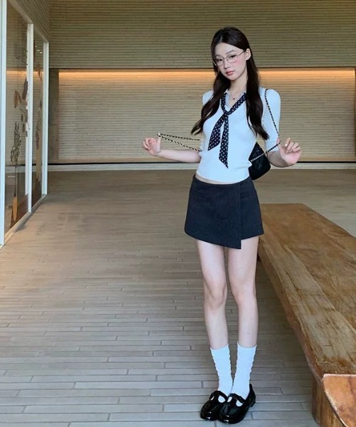 Alvia（アルビア）の「韓国風 ドット柄ネクタイデザイン半袖トップス（Tシャツ/カットソー・レディース・ブラック/ホワイト・M）」の10枚目の写真