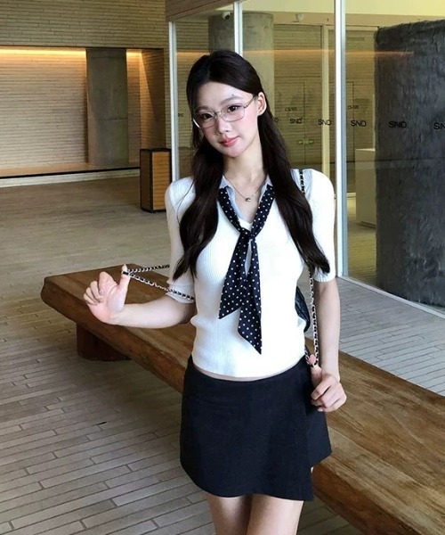 Alvia（アルビア）の「韓国風 ドット柄ネクタイデザイン半袖トップス（Tシャツ/カットソー・レディース・ブラック/ホワイト・M）」の19枚目の写真