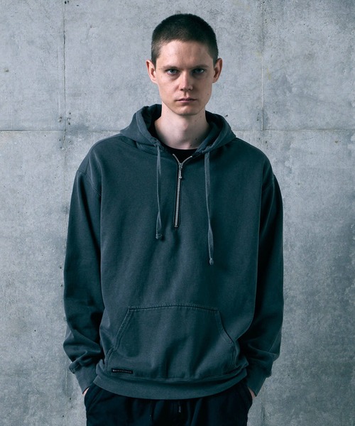 VIRGOwearworks(ヴァルゴウェアワークス)の「AFTERFADE HALF ZIP HOODIE(パーカー・メンズ・レッド/ホワイト/ブラック・3/2/4)」の3枚目の写真