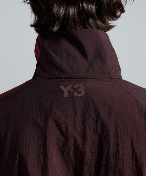 Y-3(ワイスリー)の「Y-3 GRADIENT 3 STRIPES NYLON TRACK TOP(ジャージ・メンズ・バーガンディー・MEDIUM/X-SMALL/LARGE/SMALL/X-LARGE)」の7枚目の写真