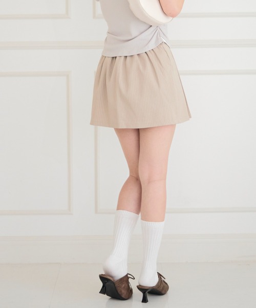 ALLuRing ChaRm(アリュリングチャーム)の「Strappy Striped Mini Skirt / ストラップ付きストライプミニスカート(スカート・レディース・グレー/ベージュ・FREE)」の13枚目の写真