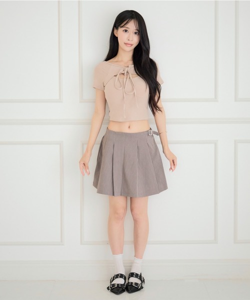 ALLuRing ChaRm(アリュリングチャーム)の「Strappy Striped Mini Skirt / ストラップ付きストライプミニスカート(スカート・レディース・グレー/ベージュ・FREE)」の7枚目の写真
