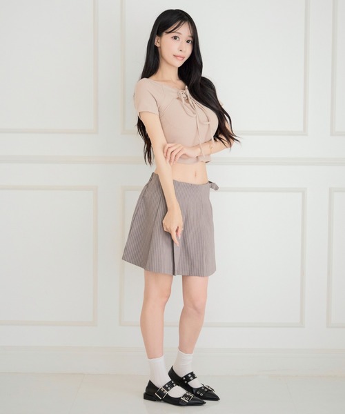 ALLuRing ChaRm(アリュリングチャーム)の「Strappy Striped Mini Skirt / ストラップ付きストライプミニスカート(スカート・レディース・グレー/ベージュ・FREE)」の9枚目の写真