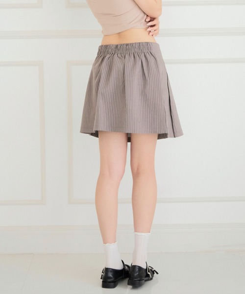 ALLuRing ChaRm(アリュリングチャーム)の「Strappy Striped Mini Skirt / ストラップ付きストライプミニスカート(スカート・レディース・グレー/ベージュ・FREE)」の6枚目の写真