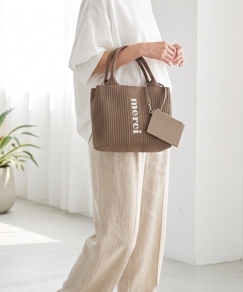 q bag paris(キューバッグパリ)の「【洗濯機洗い可】tricote petit トリコット プチ ニットトートバッグ(トートバッグ・レディース・ブルーグレー/モカ/ブラック系その他/ブラウン系その他/ベビーピンク/ピンク系その他/グリーン系その他/ホワイト系その他/グレイッシュブルー/イエロー系その他2/ホワイト系その他3/ブルー系その他4/ブルー系その他3/ブルー系その他2/ブラック/イエロー/ブラウン系その他2/イエロー系その他/ブルー系その他/ベージュ系その他・FREE)」の6枚目の写真