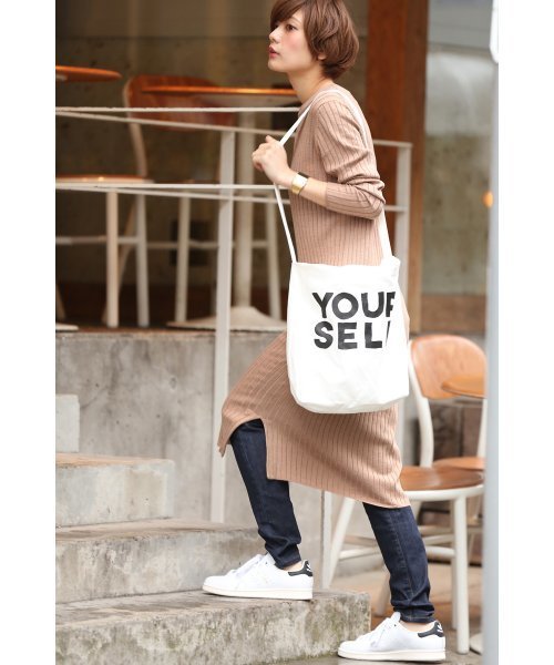 SLOBE IENA（スローブイエナ）の「ワイドリブクルーネックマキシワンピース◆（ニット/セーター・レディース・ベージュ系その他/ブラック・FREE）」の17枚目の写真