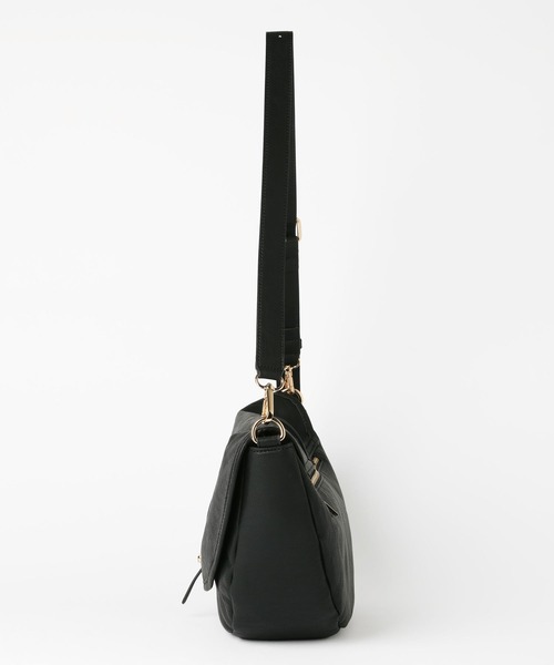 LOWRYS FARM（ローリーズファーム）の「【500mlペットボトル収納可】ハーフムーンフラップショルダーＢＡＧ 1049010（ショルダーバッグ・レディース・ブラック/ブラウン・FREE）」の7枚目の写真