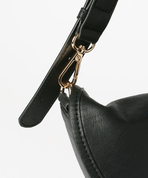 LOWRYS FARM（ローリーズファーム）の「【500mlペットボトル収納可】ハーフムーンフラップショルダーＢＡＧ 1049010（ショルダーバッグ・レディース・ブラック/ブラウン・FREE）」の11枚目の写真