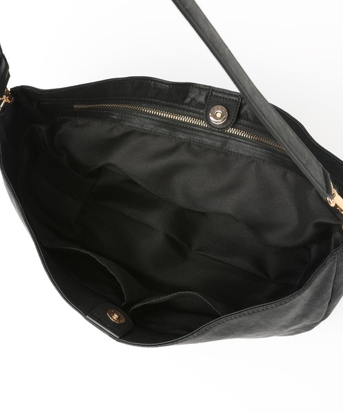 LOWRYS FARM（ローリーズファーム）の「【500mlペットボトル収納可】ハーフムーンフラップショルダーＢＡＧ 1049010（ショルダーバッグ・レディース・ブラック/ブラウン・FREE）」の4枚目の写真
