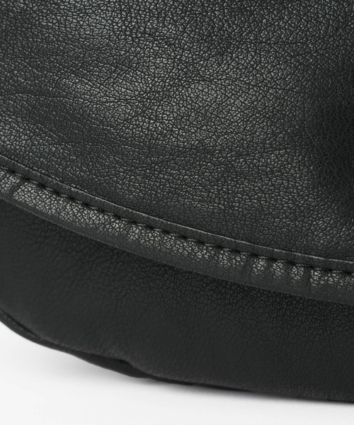 LOWRYS FARM（ローリーズファーム）の「【500mlペットボトル収納可】ハーフムーンフラップショルダーＢＡＧ 1049010（ショルダーバッグ・レディース・ブラック/ブラウン・FREE）」の5枚目の写真