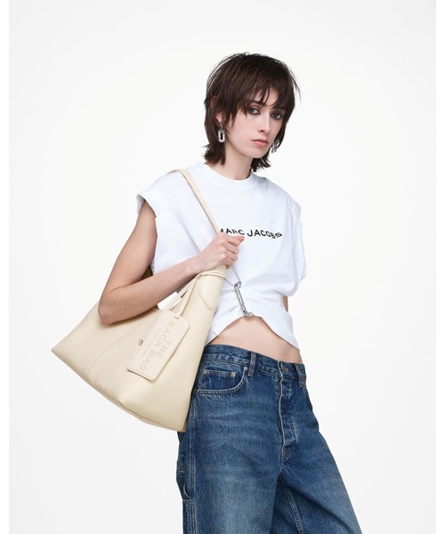 MARC JACOBS(マークジェイコブス)の「THE BELTED SACK BAG/ザ ベルテッド サック バッグ(ショルダーバッグ・レディース・ブラック/ホワイト系/ベージュ系その他・ONE SIZE)」の4枚目の写真