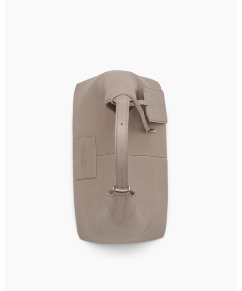 MARC JACOBS(マークジェイコブス)の「THE BELTED SACK BAG/ザ ベルテッド サック バッグ(ショルダーバッグ・レディース・ブラック/ホワイト系/ベージュ系その他・ONE SIZE)」の18枚目の写真