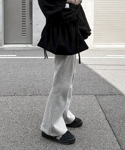 YACA(ヤーカ)の「Basic Semi Flare Sweat PT/ベーシックセミフレアスウェットパンツ(スウェットパンツ・レディース・ブラック/グレー・FREE)」の2枚目の写真