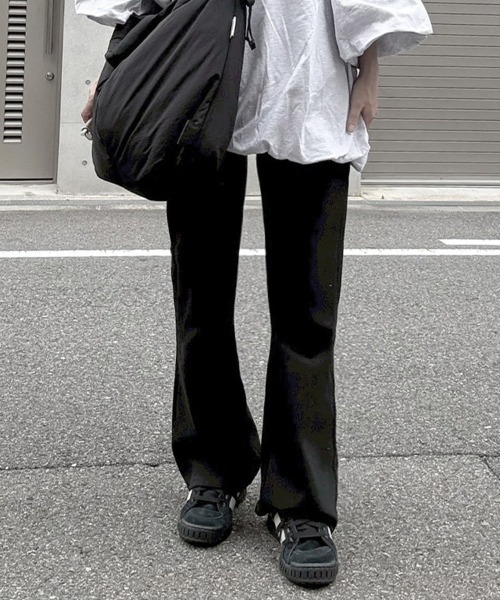 YACA(ヤーカ)の「Basic Semi Flare Sweat PT/ベーシックセミフレアスウェットパンツ(スウェットパンツ・レディース・ブラック/グレー・FREE)」の1枚目の写真