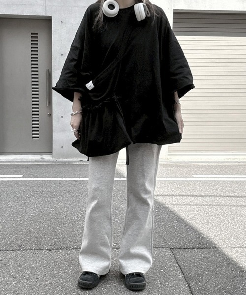 YACA(ヤーカ)の「Basic Semi Flare Sweat PT/ベーシックセミフレアスウェットパンツ(スウェットパンツ・レディース・ブラック/グレー・FREE)」の4枚目の写真